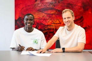 开云下载-官方：勒沃库森签下20岁中卫法耶，签约至2030年