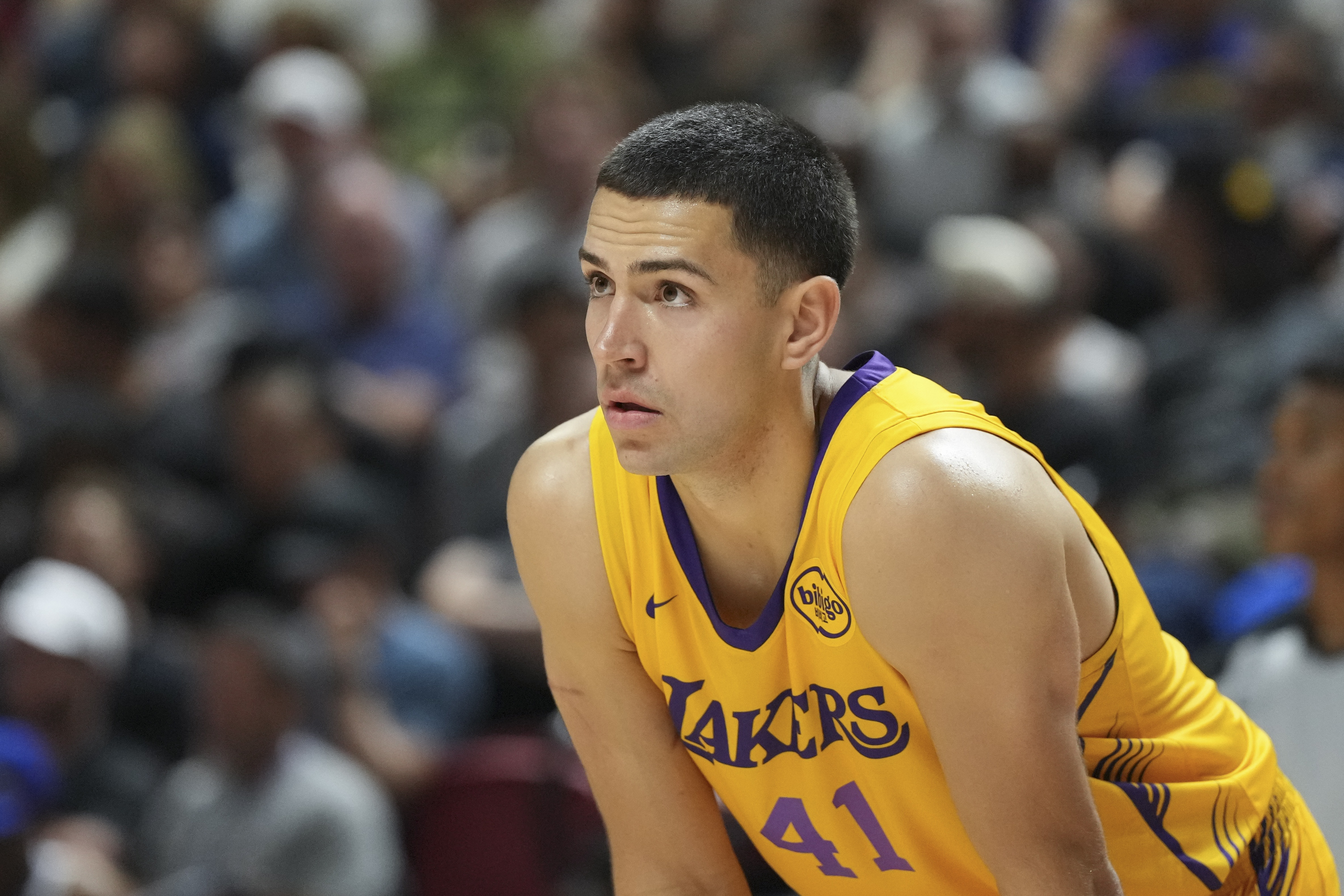 高炮台！斯威德17中8砍全场最高21分10板 三分9中4