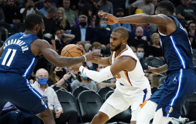 开云-太阳斩获10连胜直追勇士 布克直言季后赛才是目标